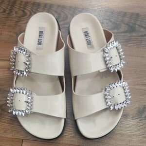 Bibilou Anthropologie Rose Crystal Crema Patent Leather Buckle Sandals 37 Size 7